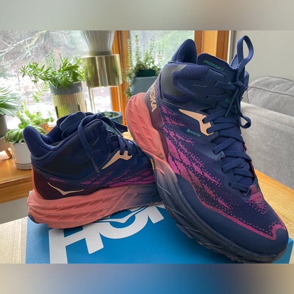 GENTLY USED Women’s Hoka Speedgoat 5 Mid GTX Size 7.5 - Picture 3 of 7